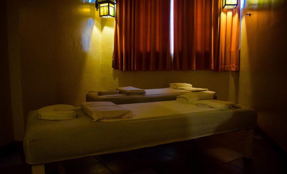 ホテル The Manor At Camp John Hay バギオ エクステリア 写真